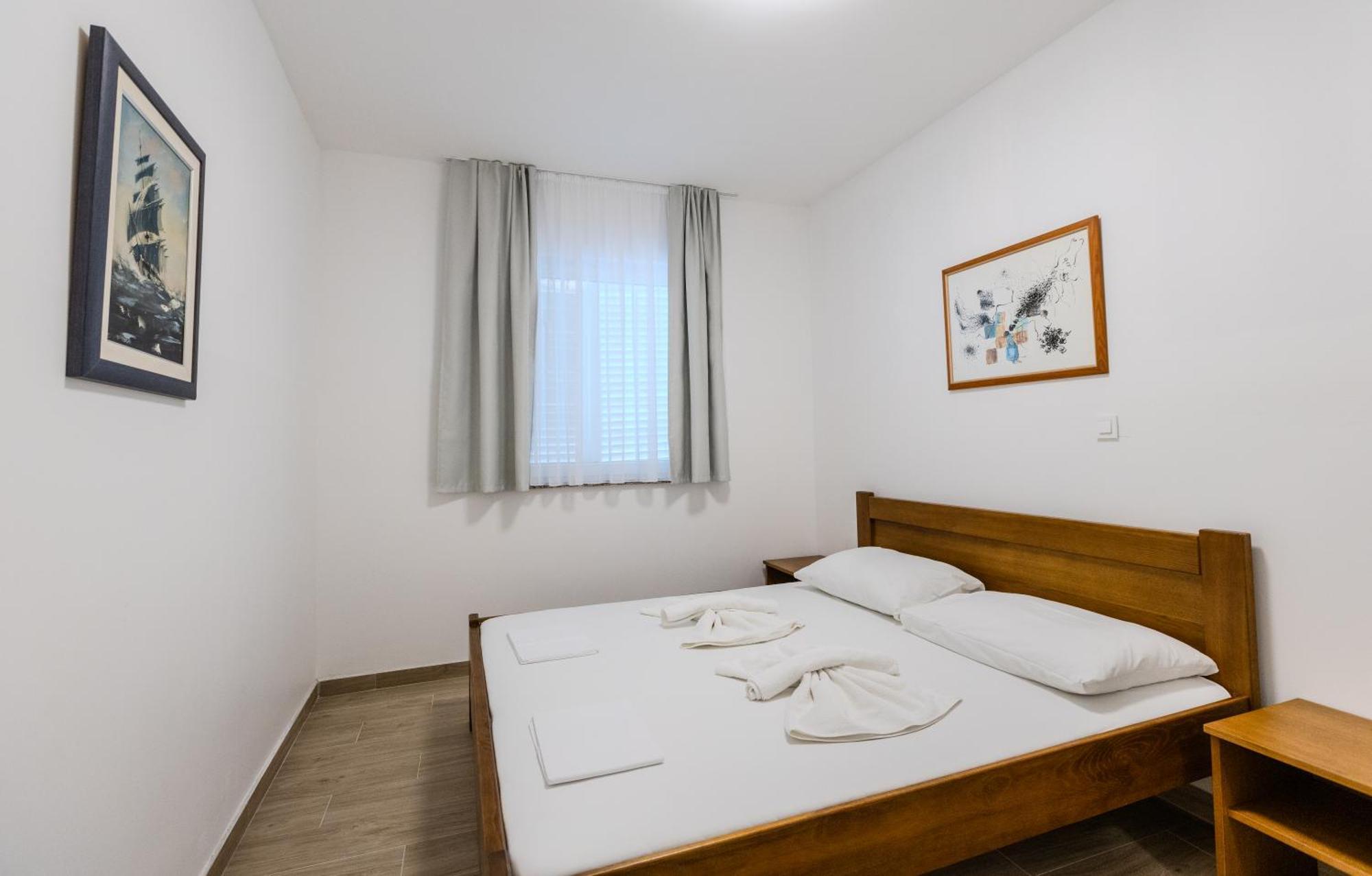 Apartments Lorena プリヴラカ エクステリア 写真