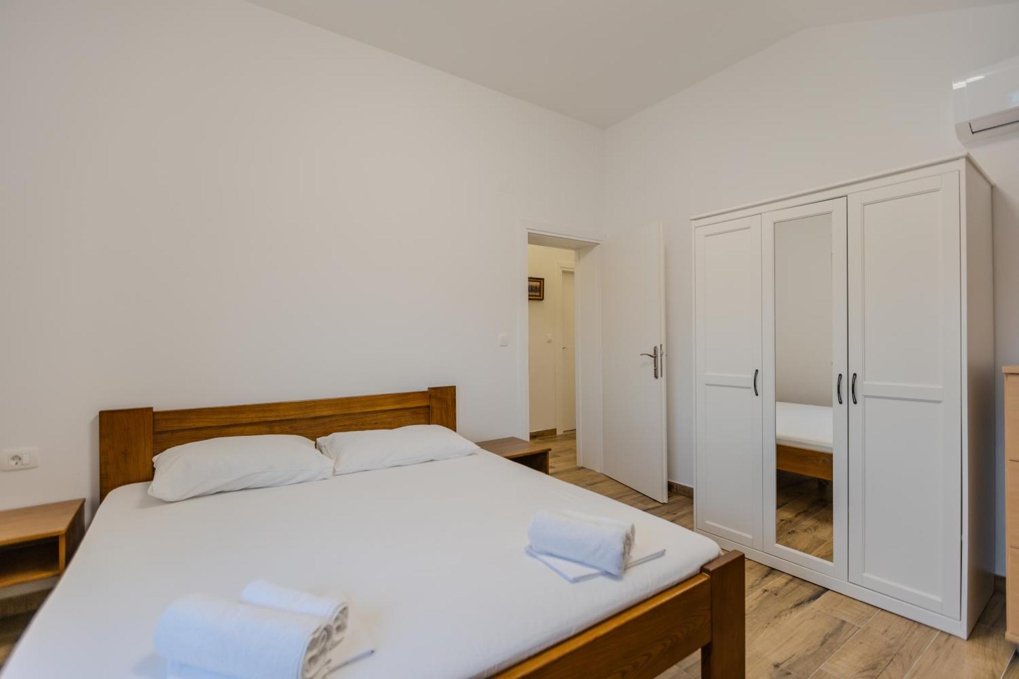 Apartments Lorena プリヴラカ エクステリア 写真
