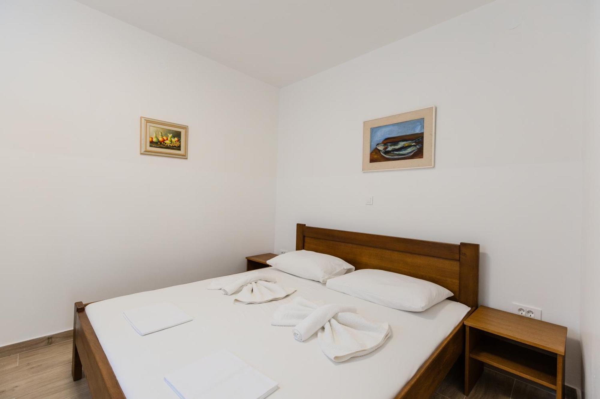 Apartments Lorena プリヴラカ エクステリア 写真
