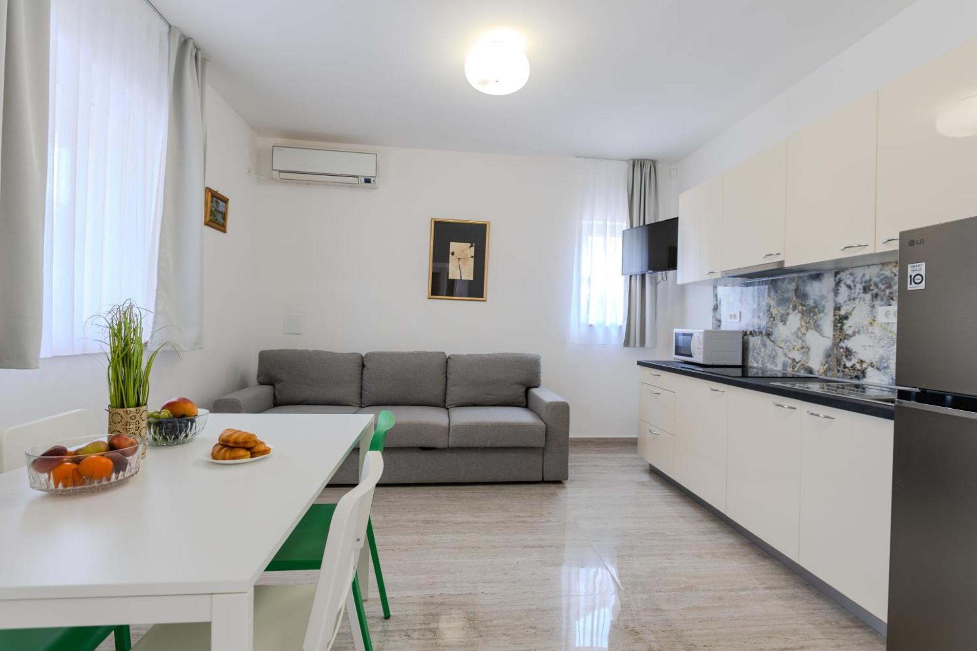 Apartments Lorena プリヴラカ エクステリア 写真