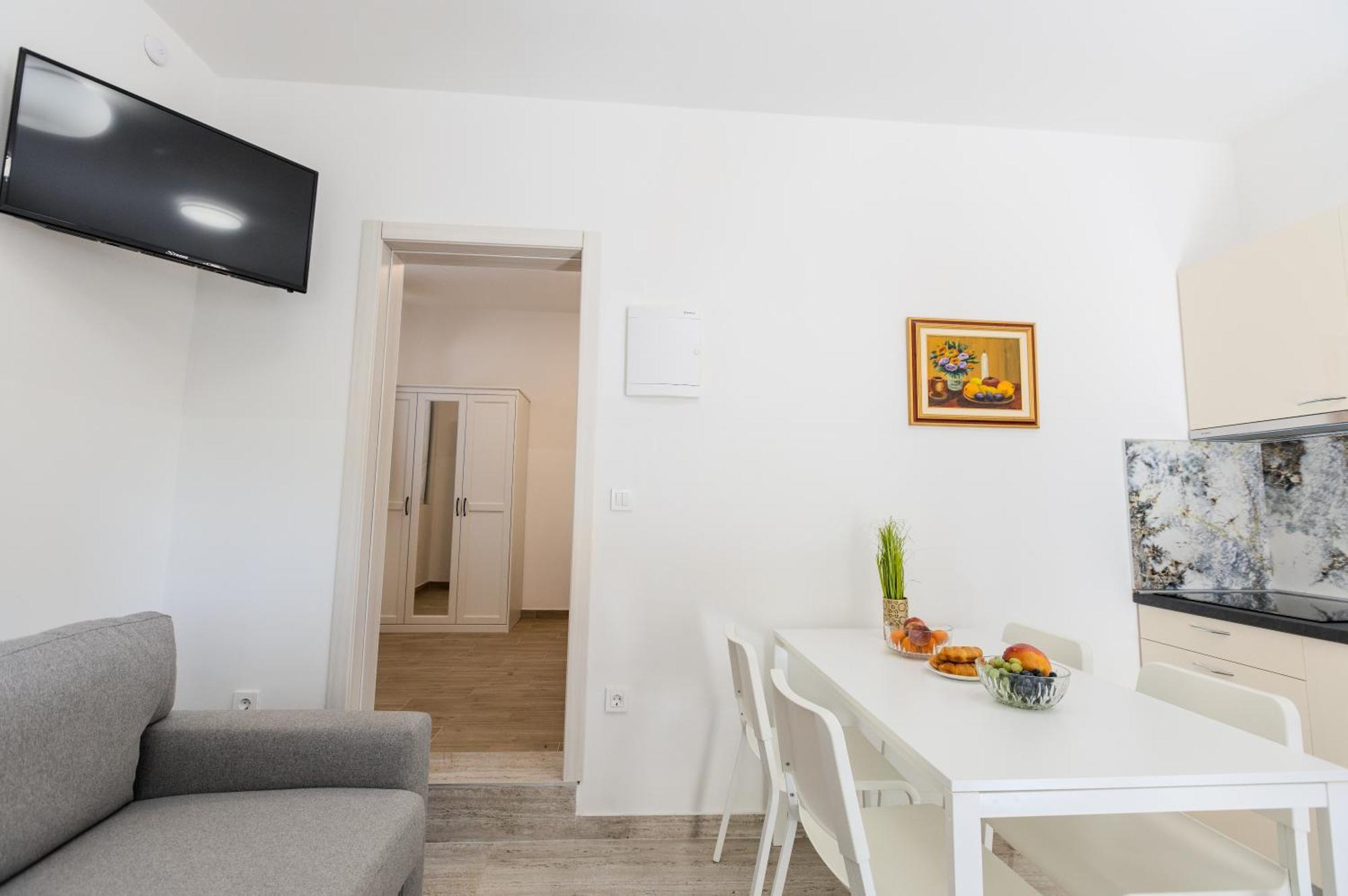 Apartments Lorena プリヴラカ エクステリア 写真