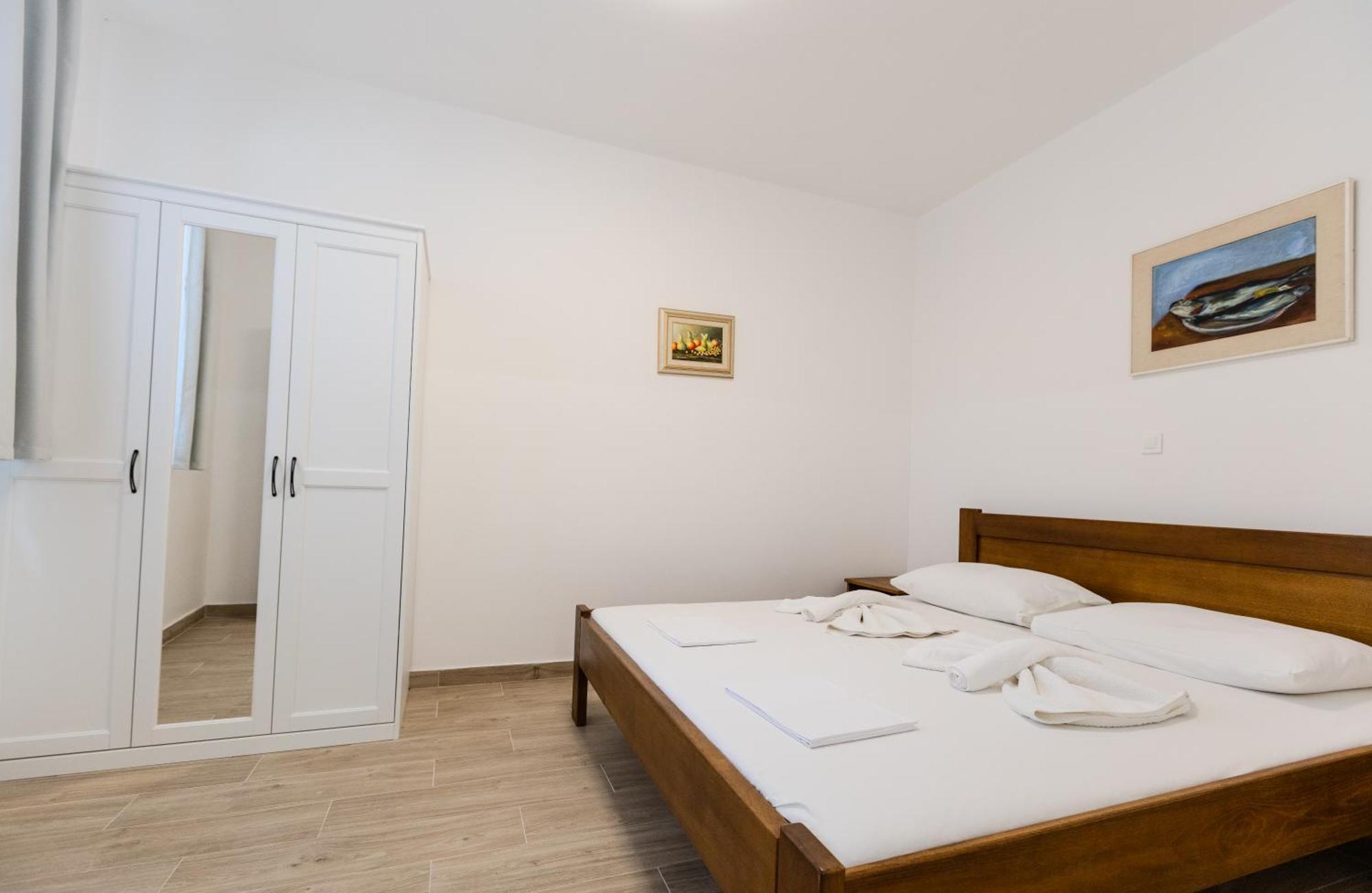 Apartments Lorena プリヴラカ エクステリア 写真