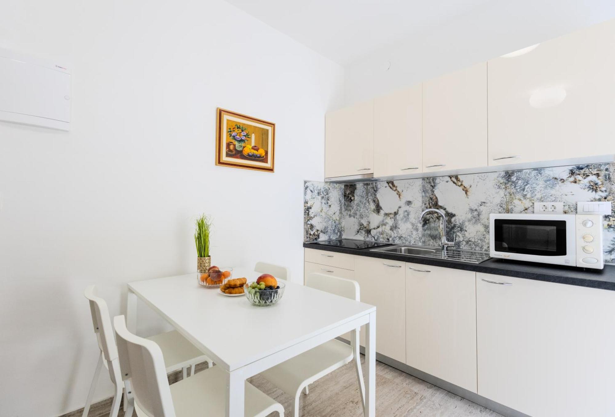 Apartments Lorena プリヴラカ エクステリア 写真